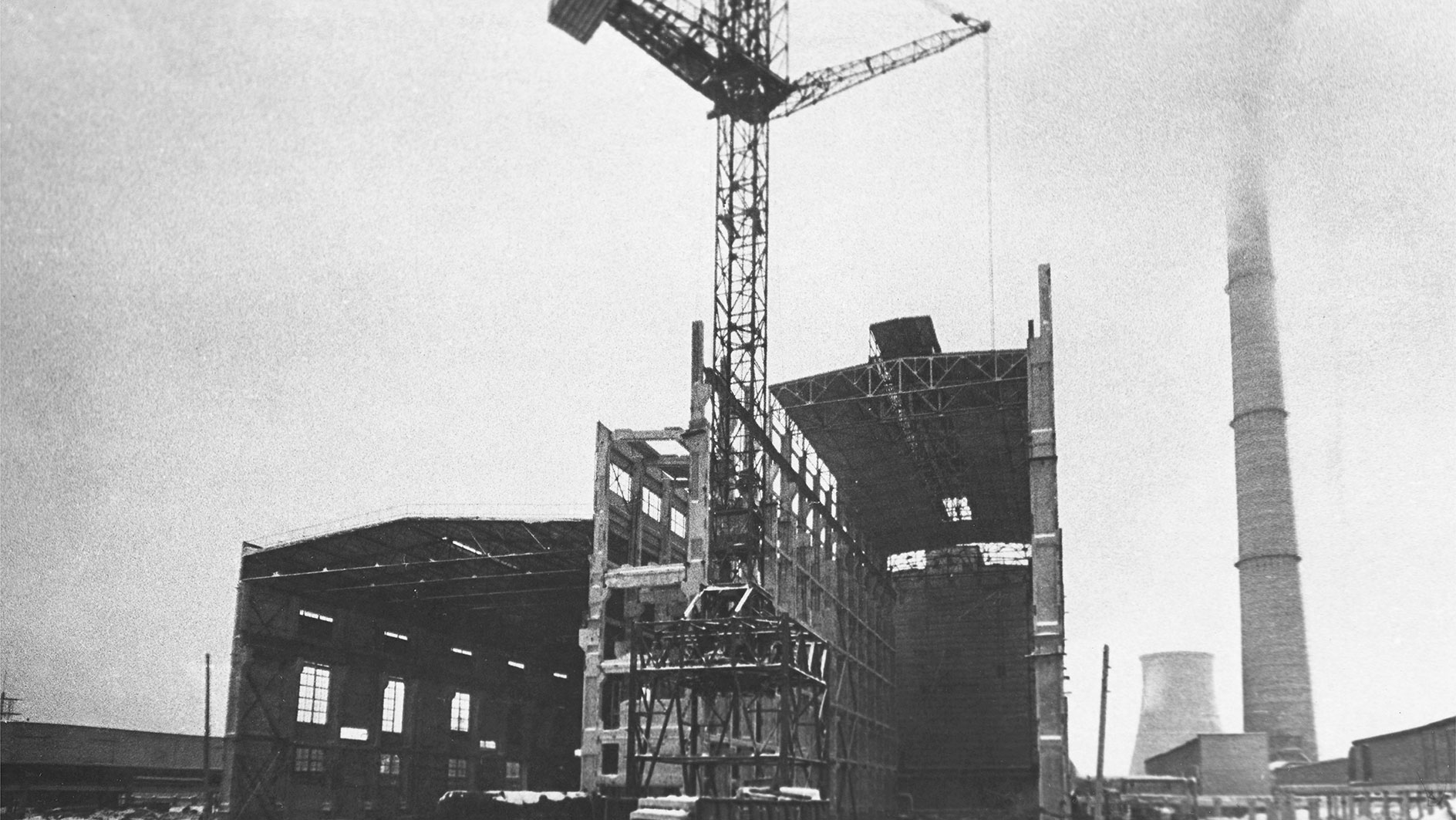 Фильм об истории строительства и пуска первых агрегатов Ново-Рязанской ТЭЦ (использована кинохроника из Российского государственного архива кинофотодокументов)